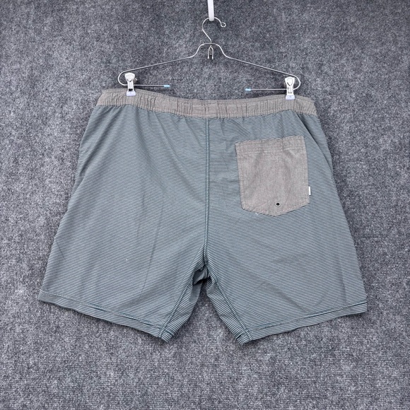 Vuori Kore Green Gray Striped Performance Athletic Shorts Men’s XL 7” Inseam - Picture 2 of 14